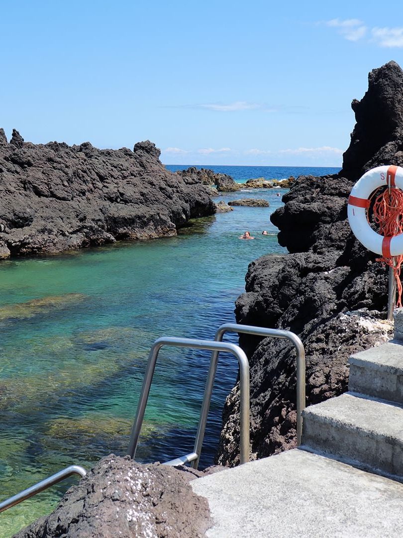 Piscinas naturais dos Biscoitos- natuurlijke warmwaterbronnen terceira