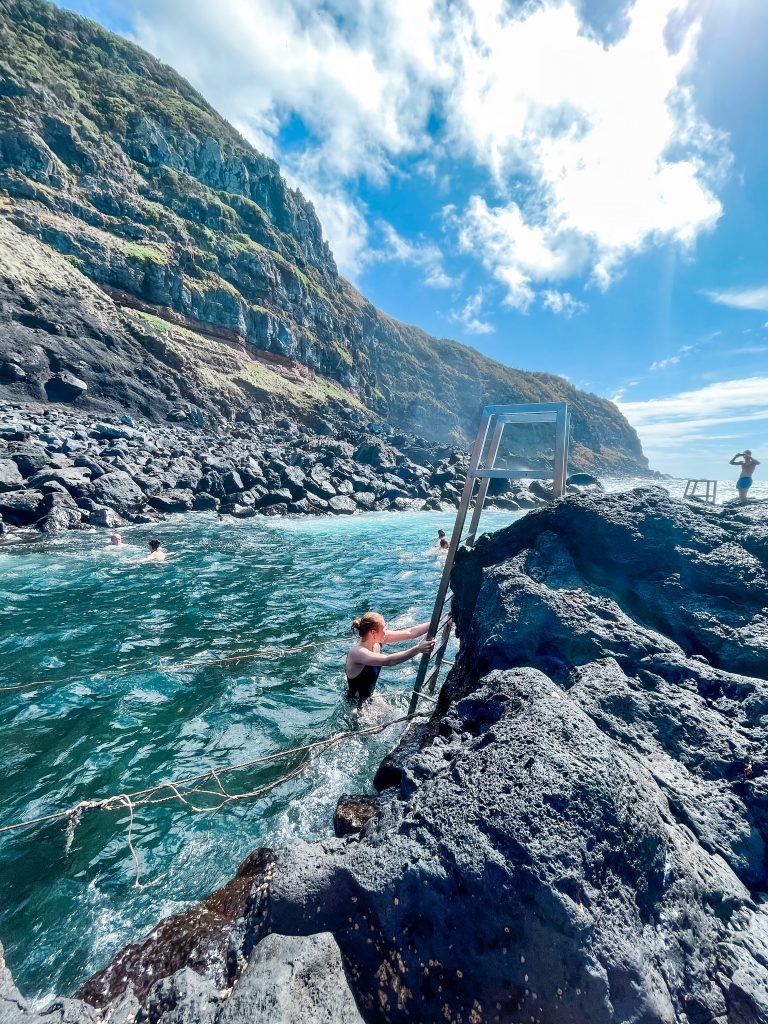 Ponta da Ferraria - bijzondere warmwaterbron in zee