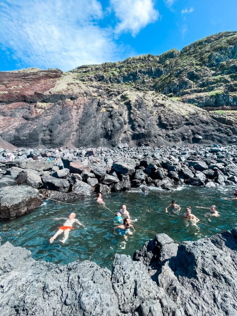 Ponta da Ferraria - bijzondere warmwaterbron in zee