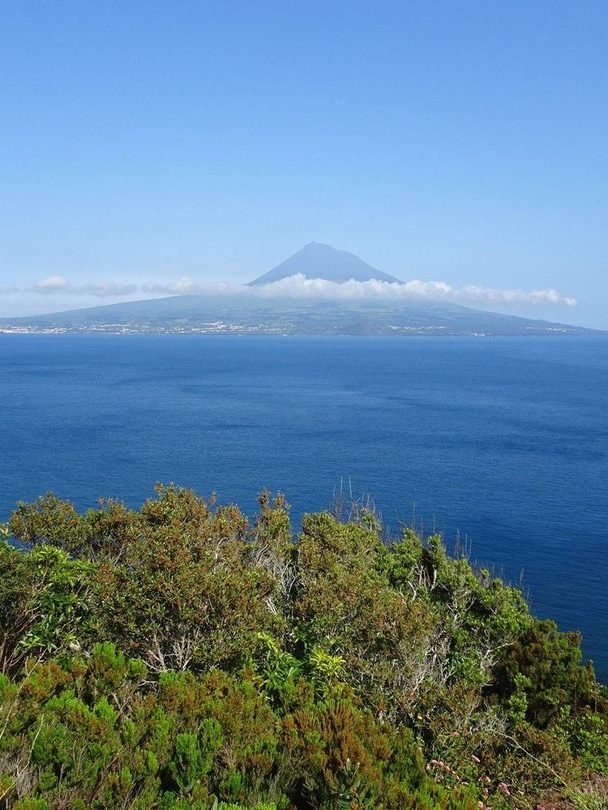 Uitzicht op Pico vanaf Faial