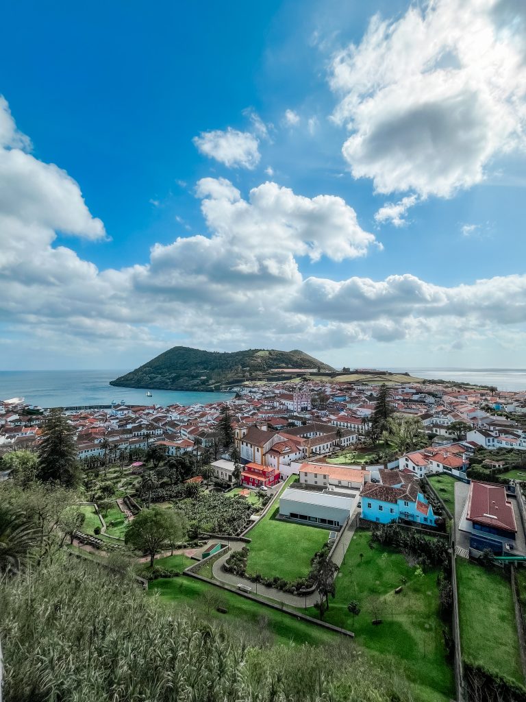 Uitzicht op Angra do Heroísmo