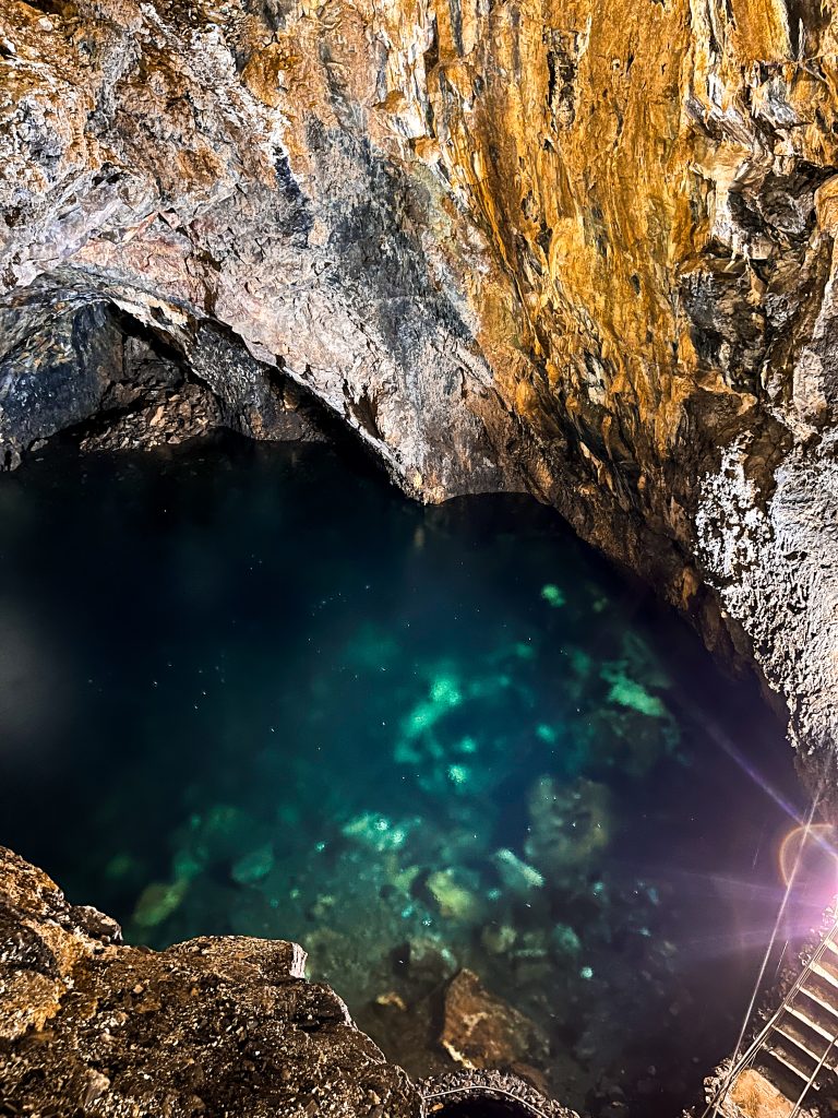 water in Algar de Carvao