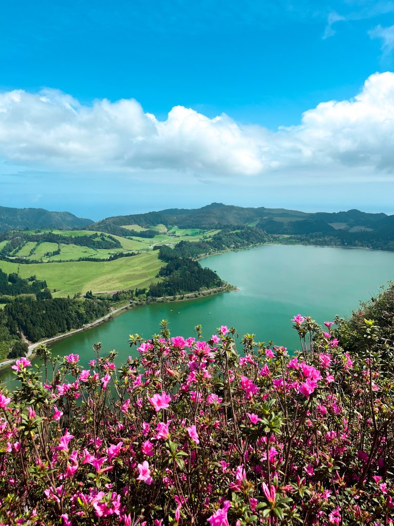 Lagoa das Furnas vanaf Miradouro do Pico do Ferro