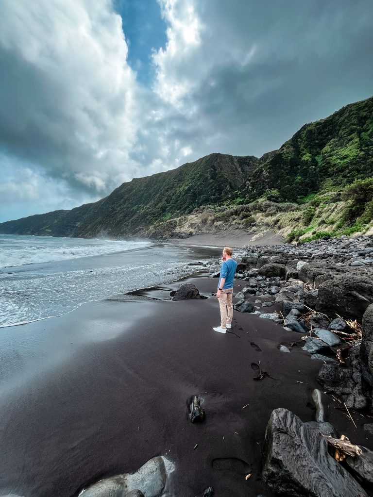 Het zwarte strand Praia da Fajã